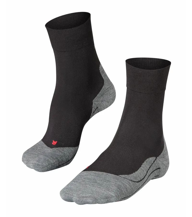Deux chaussettes de running noires RU4 pour homme, avec orteils et talon gris.