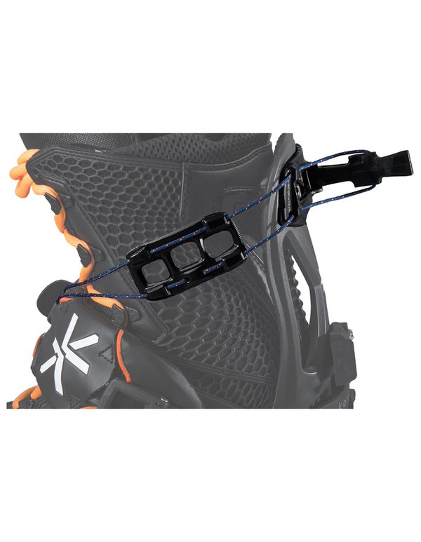 Detailaufnahme des Karakoram Flex-Lock an einem Snowboard-Boot, montiert mit einer farbigen Schnur.