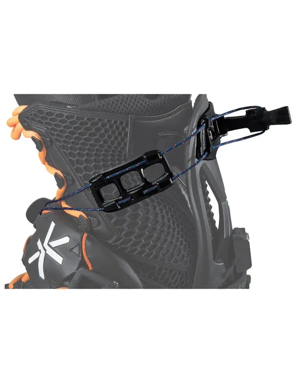 Detailaufnahme des Karakoram Flex-Lock an einem Snowboard-Boot, montiert mit einer farbigen Schnur.