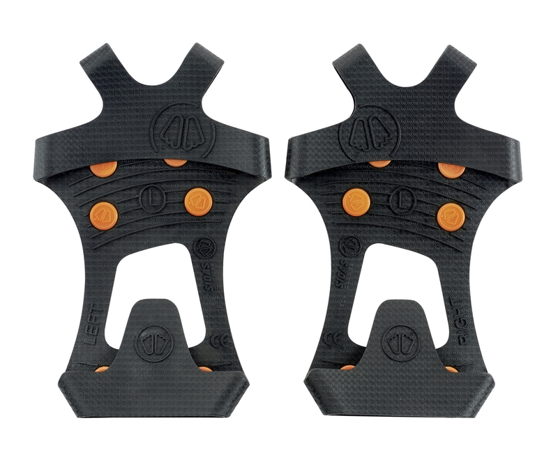 Zwei schwarze Sidas Walk Traction Schuhkrallen, Frontansicht, mit orangen Noppen.
