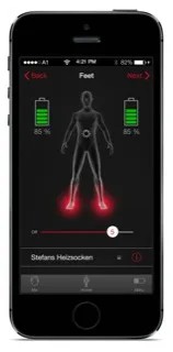 Smartphone-Screen zeigt App zur Steuerung von Heizsocken, mit Silhouette eines Menschen, Füße rot hervorgehoben, Batteriestatusanzeigen.