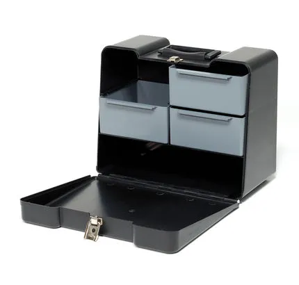Boîte à outils noire ouverte et verrouillable avec trois tiroirs gris.