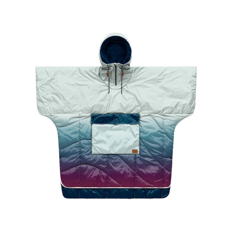 Nanoloft Puffy Poncho Crisp Fade: Kapuzenponcho mit Farbverlauf von hell nach dunkellila.