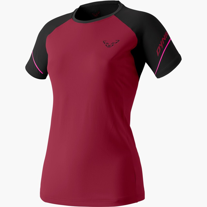 Damen Dynafit Alpine Pro Shirt, Beet Red mit schwarzen Ärmeln und pinken Details. Sportliches Funktionsshirt für Trail Running.