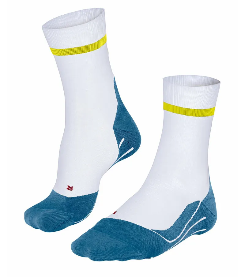 Two white RU4 men's running socks with blue accents and a yellow stripe on the cuff.
