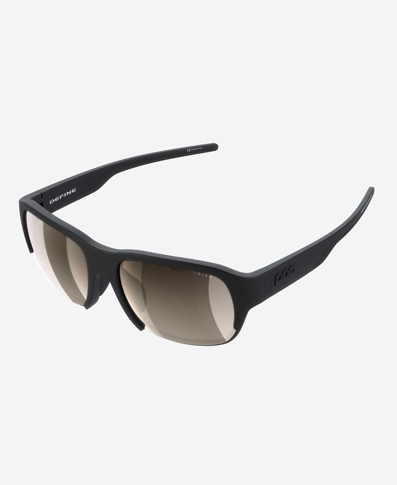 Schwarze POC Define Sportbrille mit braunen Clarity Gläsern.