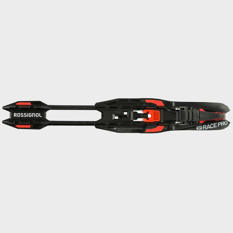 Schwarze Rossignol Nordic Race Pro Skate Bindung mit orangen Akzenten, von oben fotografiert.
