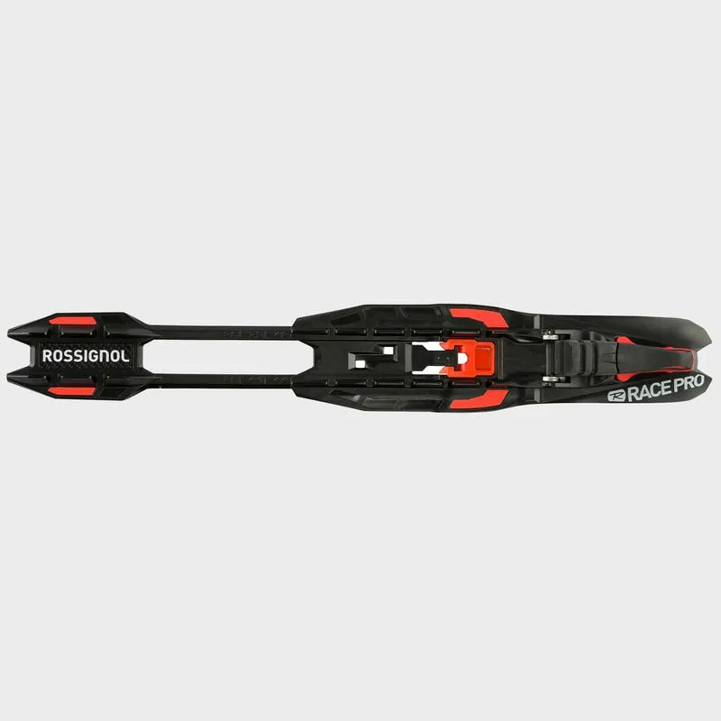 Fixation de patin Rossignol Nordic Race Pro noire avec des accents oranges, photographiée d'en haut.