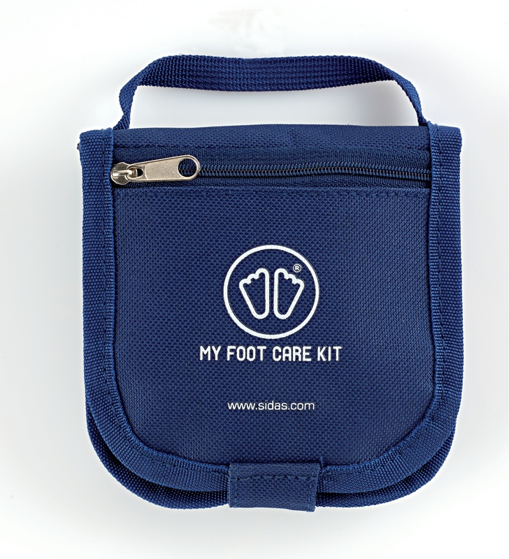 Sidas Fußpflege-Kit Blaues Sidas Foot Care Kit mit Trageschlaufe, Reißverschluss und Fuß-Logo. Kompaktes Set für unterwegs.