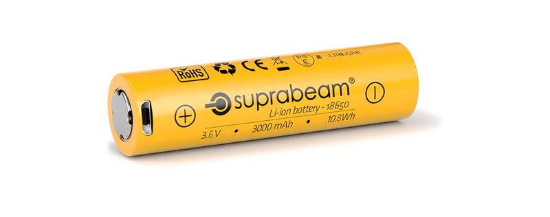 Batterie jaune Suprabeam 18650 Li-Ion de 3000 mAh, les détails comme la tension et les logos sont imprimés.