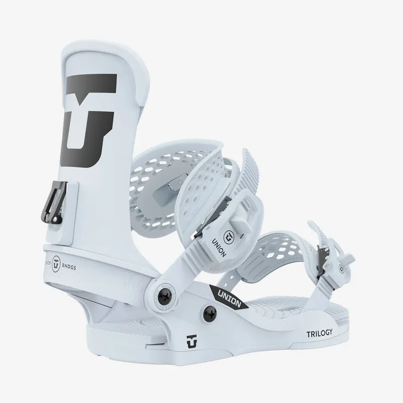 Weiße Union Trilogy Snowboardbindung, seitliche Ansicht. Details wie Logos und Riemen sind sichtbar.