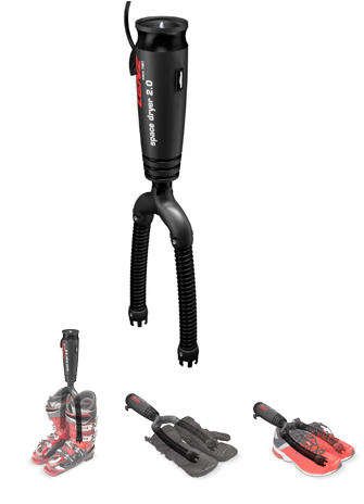 Schwarzer Lenz Space Dryer 2.0 mit zwei flexiblen Trocknungsarmen, unten drei Anwendungsbeispiele mit Schuhen.

