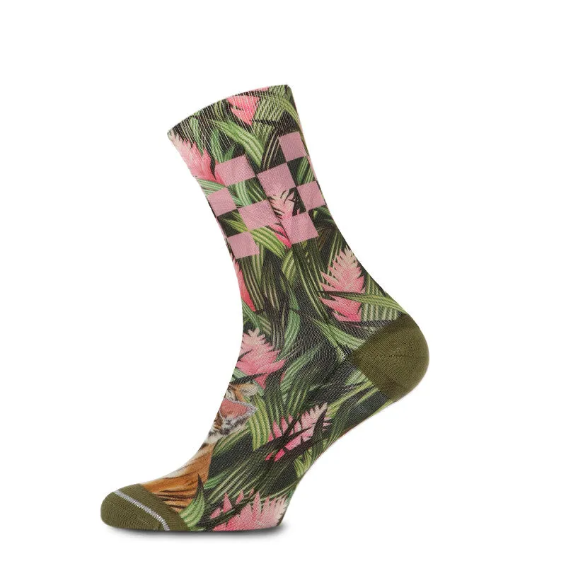 Calza da donna Tiffany XPOOOS: giungla tropicale con motivo tigrato e motivo a scacchiera nei colori rosa e verde.