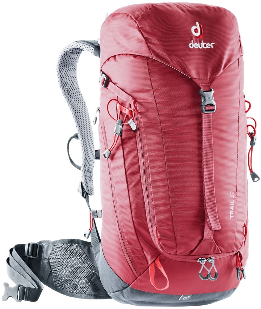 Rot-grauer Deuter Trail 22 Rucksack mit grauen Trägern und Hüftgurt von vorne.