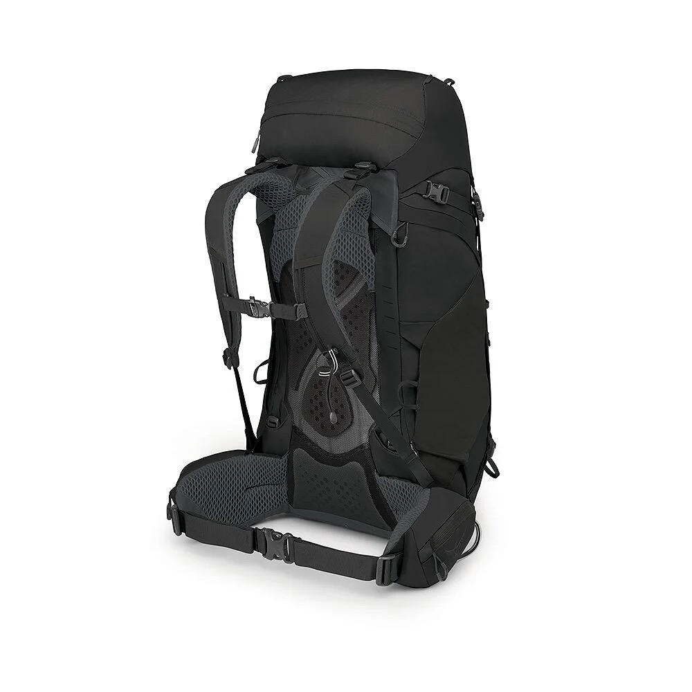 Schwarzer Wanderrucksack, von hinten und leicht seitlich gezeigt, mit gepolsterten Schultergurten, belüftetem Rückenpanel und breitem Hüftgurt. Schnallen, Kompressionsriemen und Befestigungsschlaufen sichtbar. Robust, funktional für Outdoor.