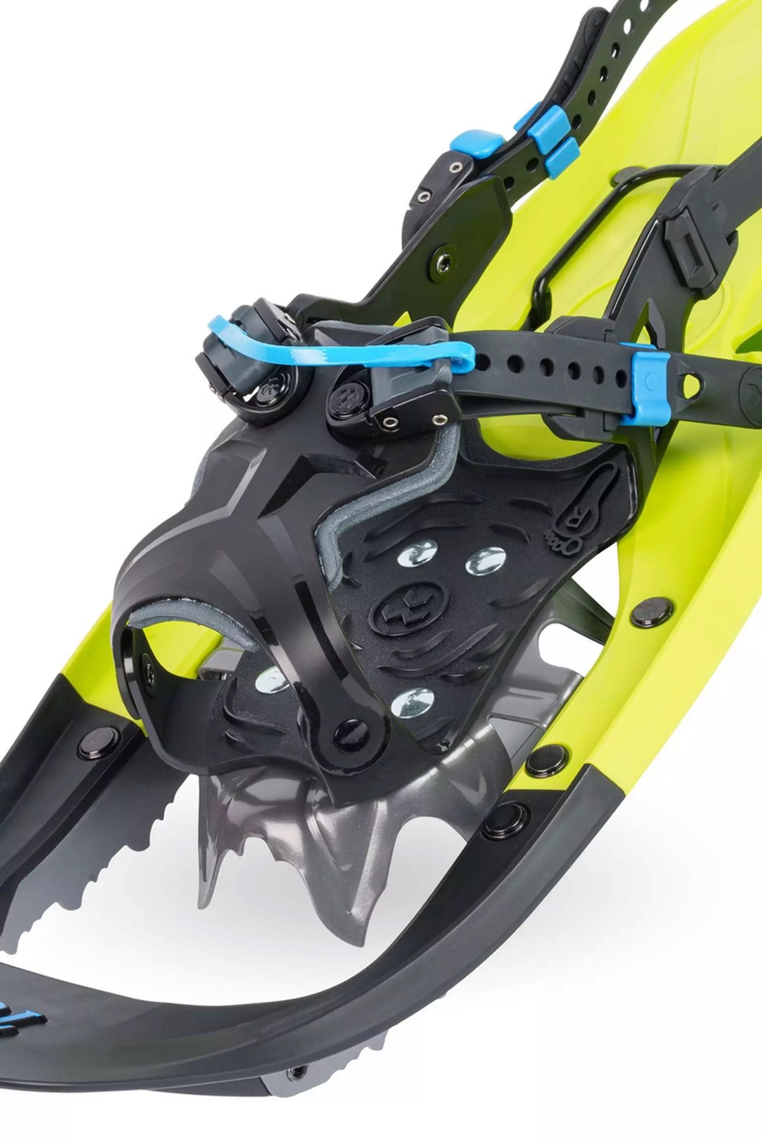 Raquette à neige pour femmes Tubbs Flex Alp Gros plan sur une raquette à neige Tubbs Flex Alp 21 pour femmes en vert citron avec des fixations noires et des crampons en acier.
