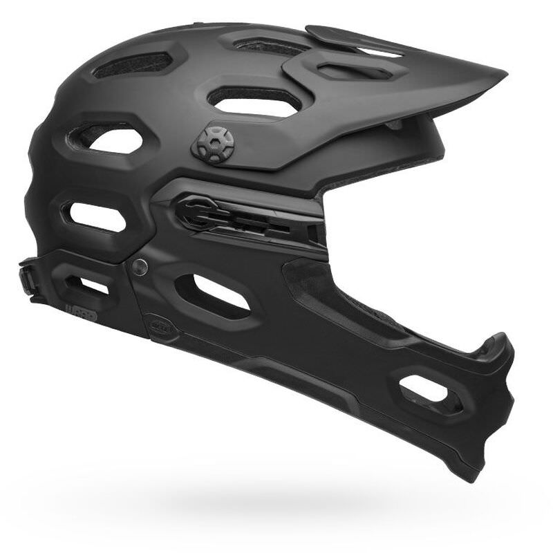 Matt-schwarzer Super 3R Mountainbike-Helm mit abnehmbarem Kinnschutz. Sicht von der Seite.