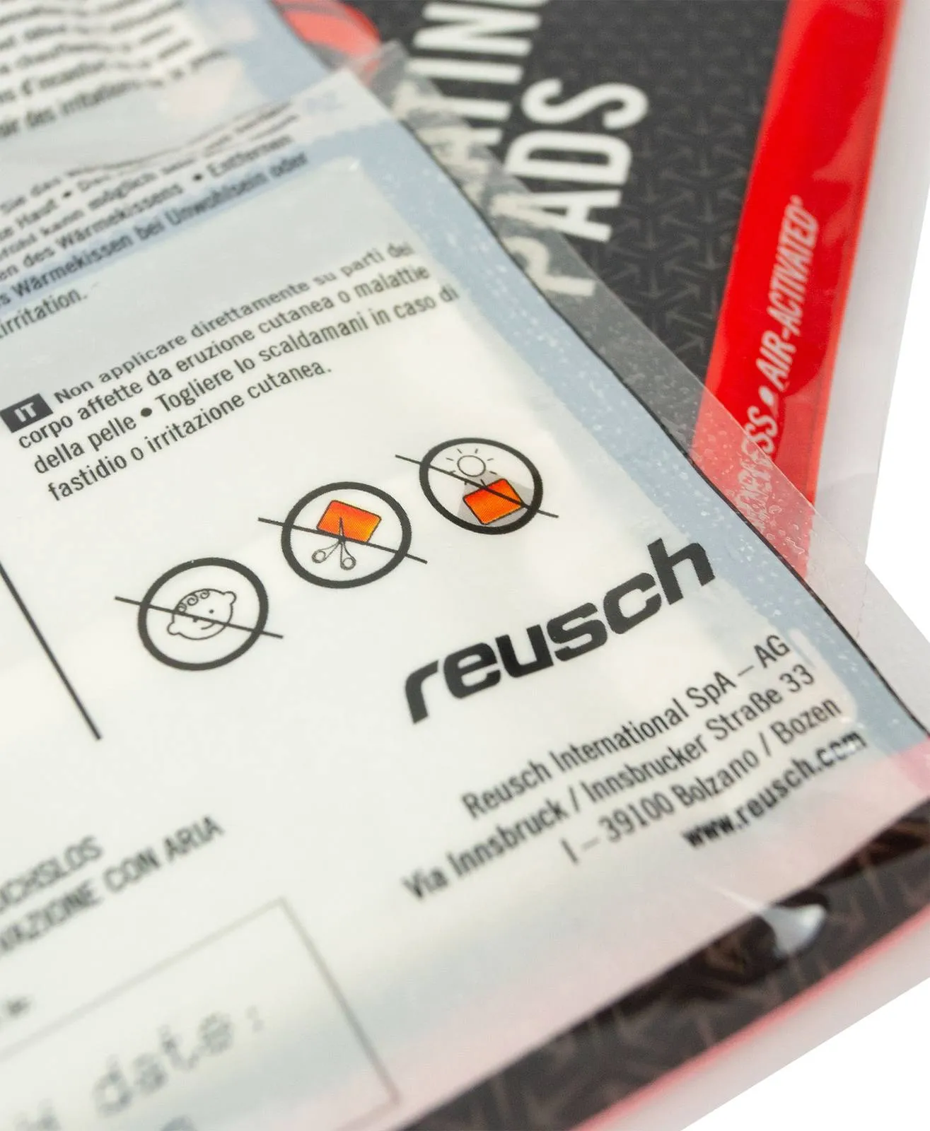 Immagine dettagliata di un prodotto Reusch con avvertenze, il logo Reusch e i dati di contatto dell'azienda.