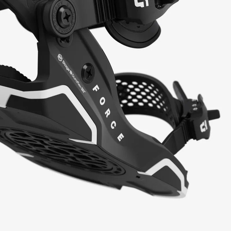 Detailaufnahme der Union Atlas Force Snowboardbindung in Schwarz, seitliche Perspektive.