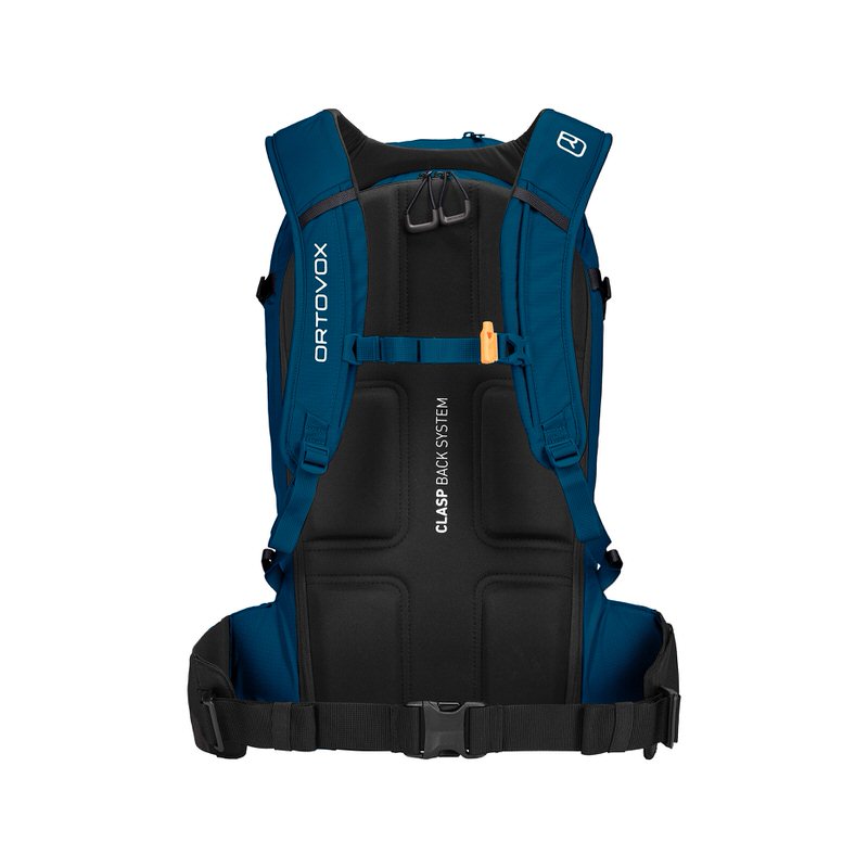 Rückansicht des blauen Ortovox Free Rider 28 Rucksacks mit schwarzem CLASP FLEX Hüftgurt und Rückenpolster.