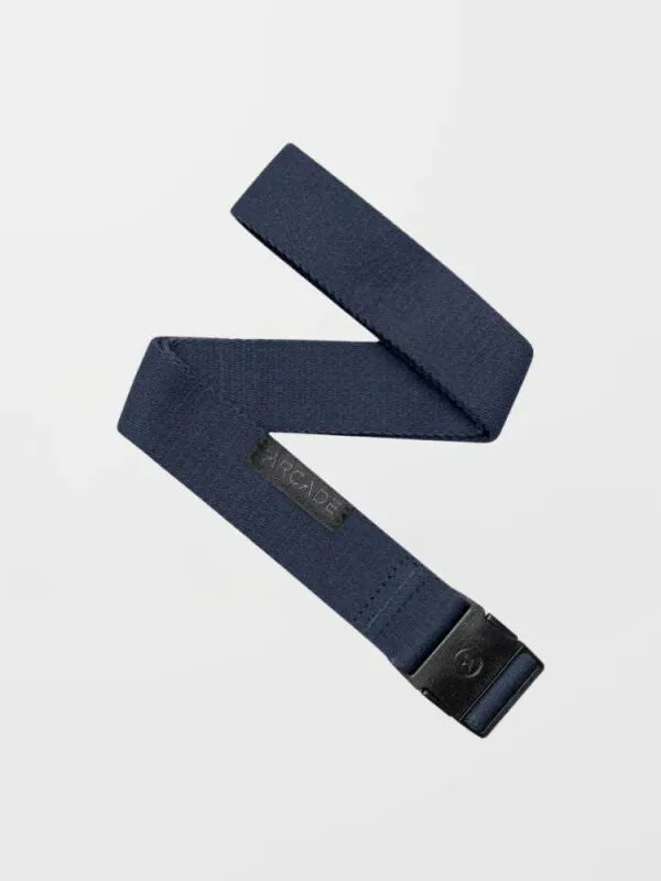 Ceinture bleue Arcade Ranger Youth avec boucle noire en forme de Z sur fond clair.