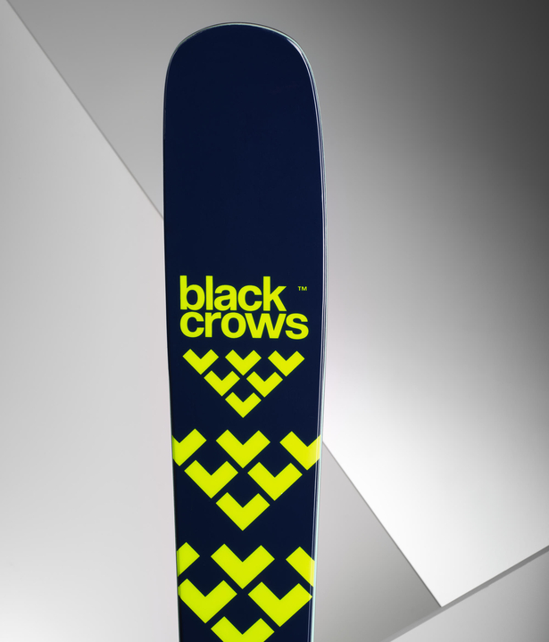 Ski noir Crows Atris Ski Black Crows Atris : Ski bleu foncé avec logo jaune Black Crows.