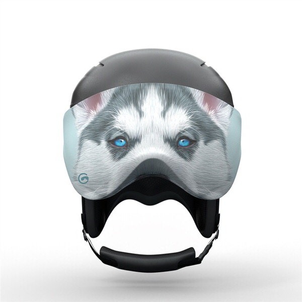 Skihelm mit Husky Visorsoc. Das Design der Visorsoc zeigt das Gesicht eines Huskys mit blauen Augen.