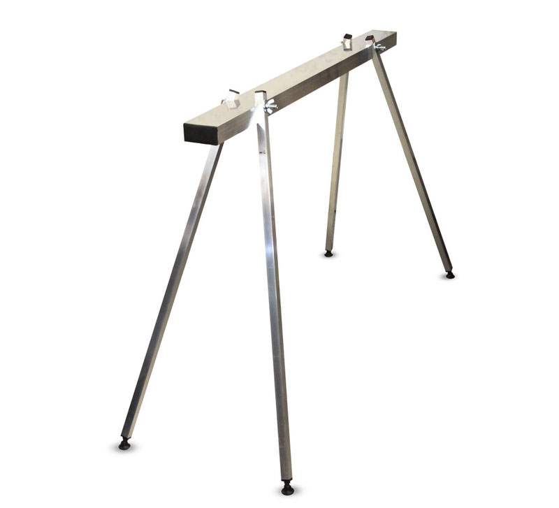 Wachstisch für Ski-Service Silberfarbener, klappbarer Wachstisch mit drei Beinen für Ski-Service.