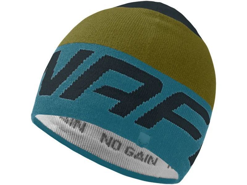 Vista dall'alto del Dynafit Radical Beanie in Storm Blue con grandi scritte scure Dynafit.