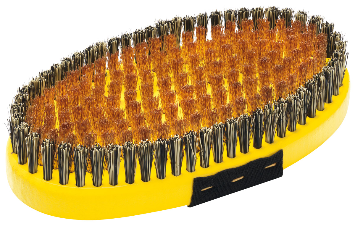Brosse ovale Toko avec poils en cuivre sur manche jaune avec élastique noir. Vue détaillée de la brosse de nettoyage.