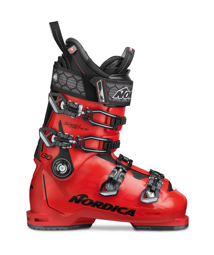 Roter Ski-Schuh Nordica Speedmachine 130, seitliche Ansicht, mit vier Schnallen und schwarzem Innenschuh.
