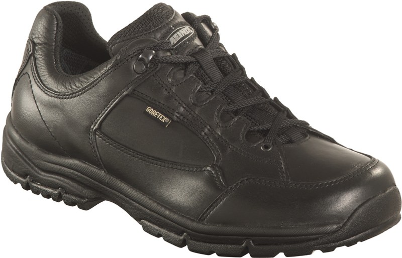 Black Meindl low shoe Wachdienst HS Men GTX made of leather with Gore-Tex membrane and lacing.