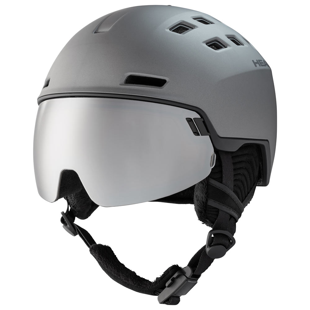 Graphit-schwarzer Skihelm mit silbernem Visier, Belüftungslöchern und schwarzem Kinnriemen.