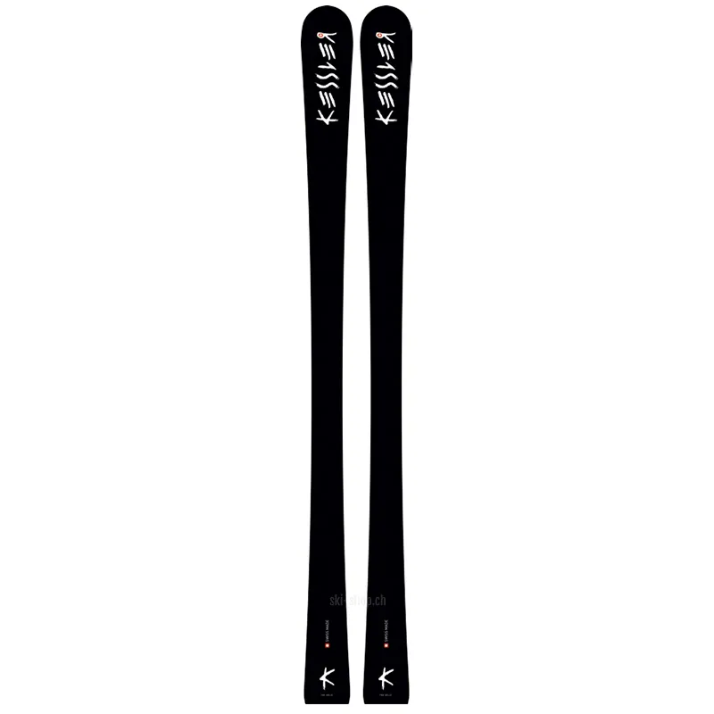 Deux Kessler The Helix Ski noirs sont placés verticalement l'un à côté de l'autre sur un fond blanc.