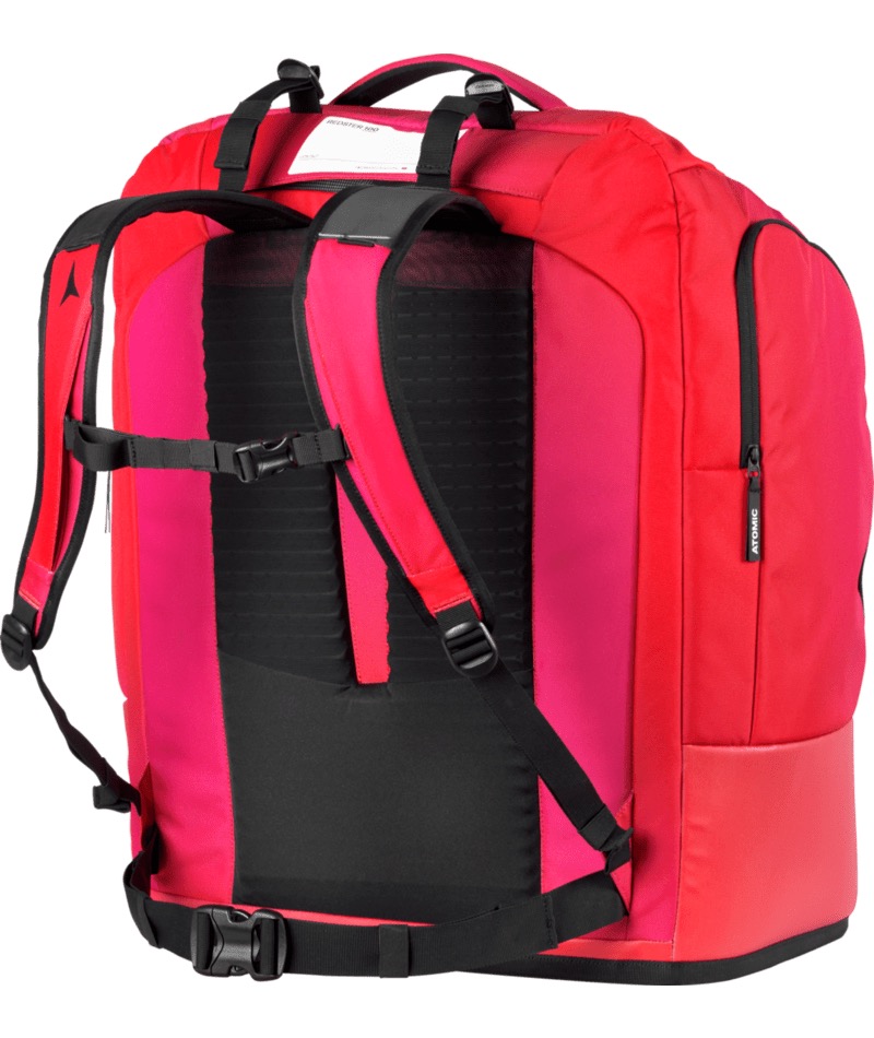 Roter Rucksack mit schwarzen Trägern und schwarzer, gepolsterter Rückenpartie, seitlicher Reißverschluss.