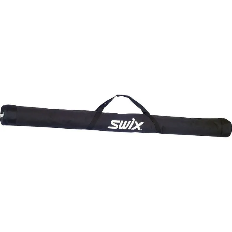 Schwarze SWIX Skitasche mit Tragegriffen und SWIX Logo.