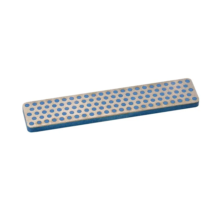 Lima diamantata rettangolare blu con fori rotondi su un lato, per la lavorazione dei bordi.
