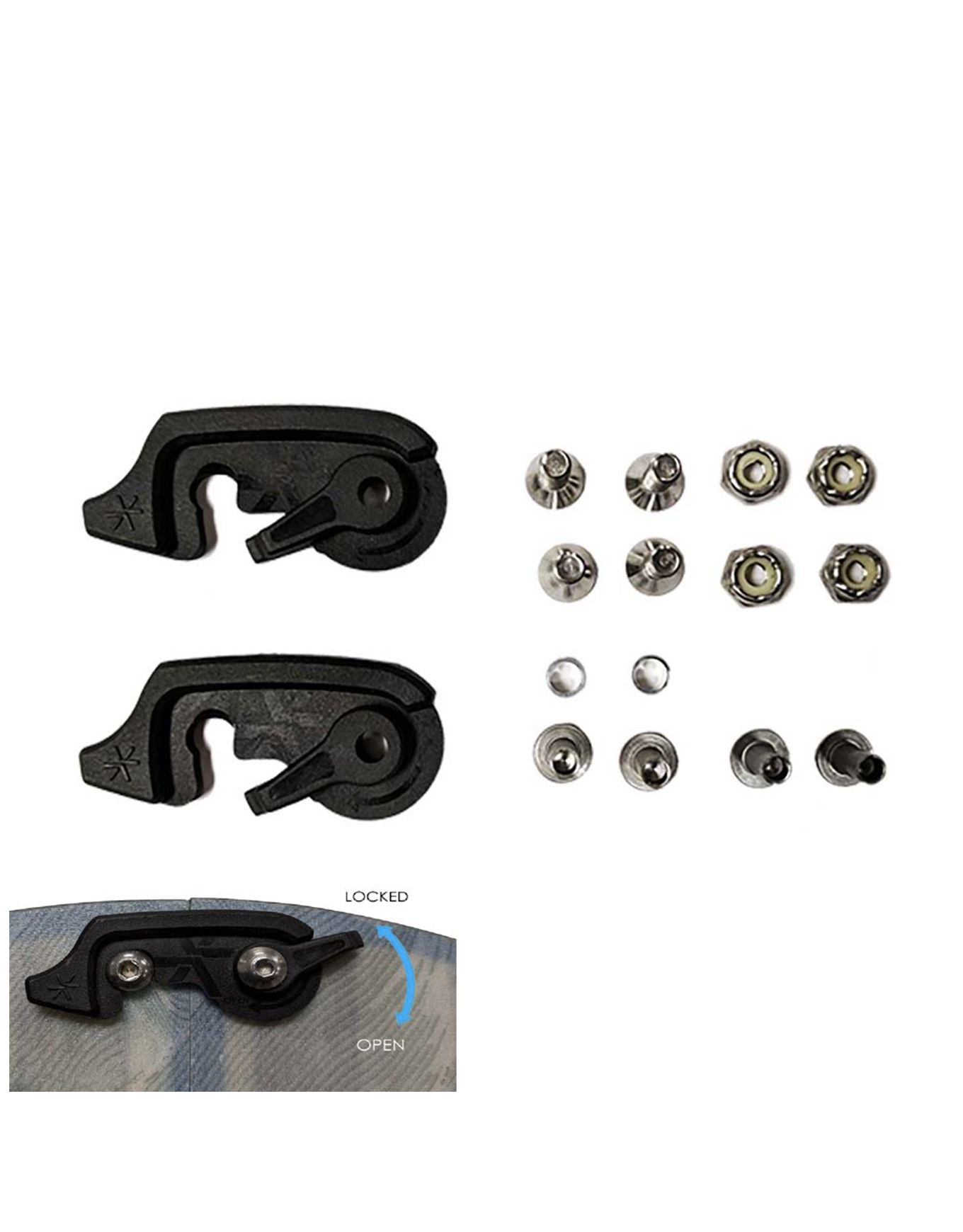 Due chiusure nere, una fila di bottoni a pressione argentati e una chiusura su un capo con scritte.