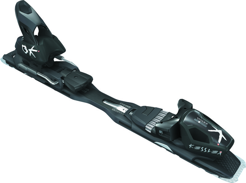 Schwarze Kessler Skibindung, diagonale Ansicht. Logos und Schriftzüge sind erkennbar.