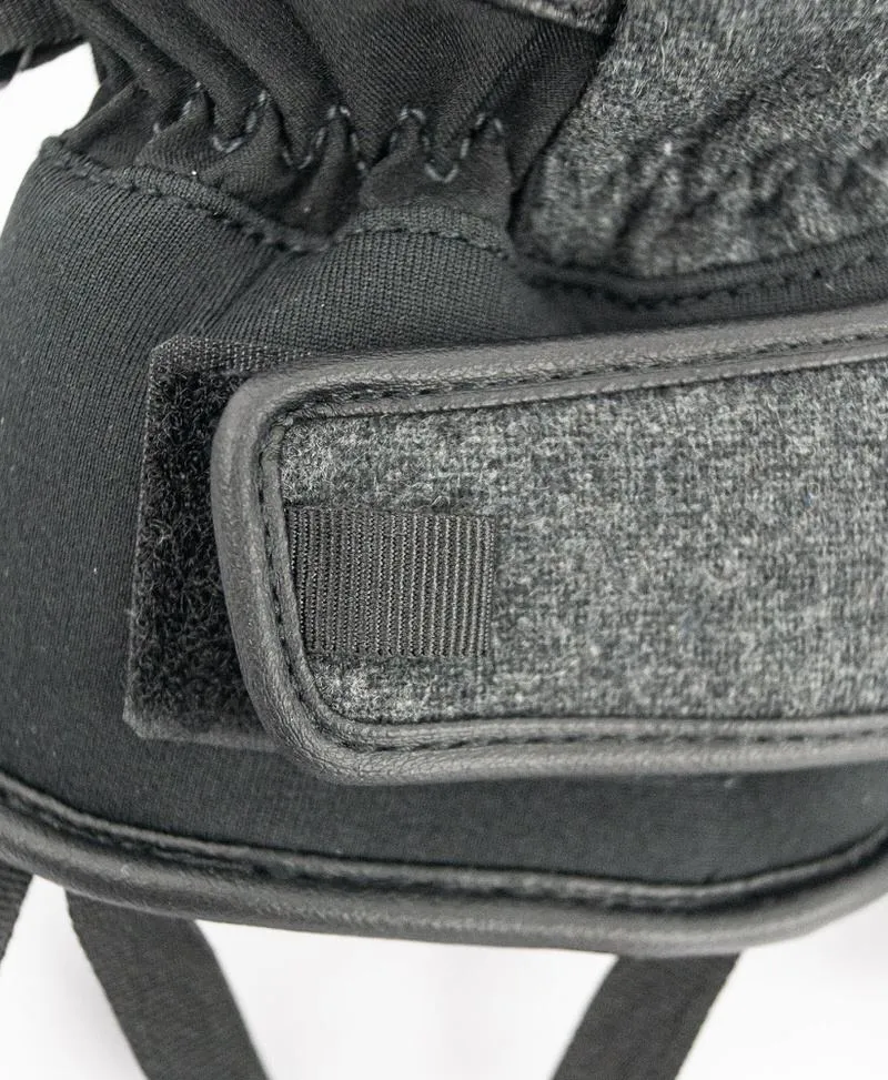 Close-up of a Reusch Alexis Pinturault GTX glove, focus on closure with leather accents and Gore Grip technology.