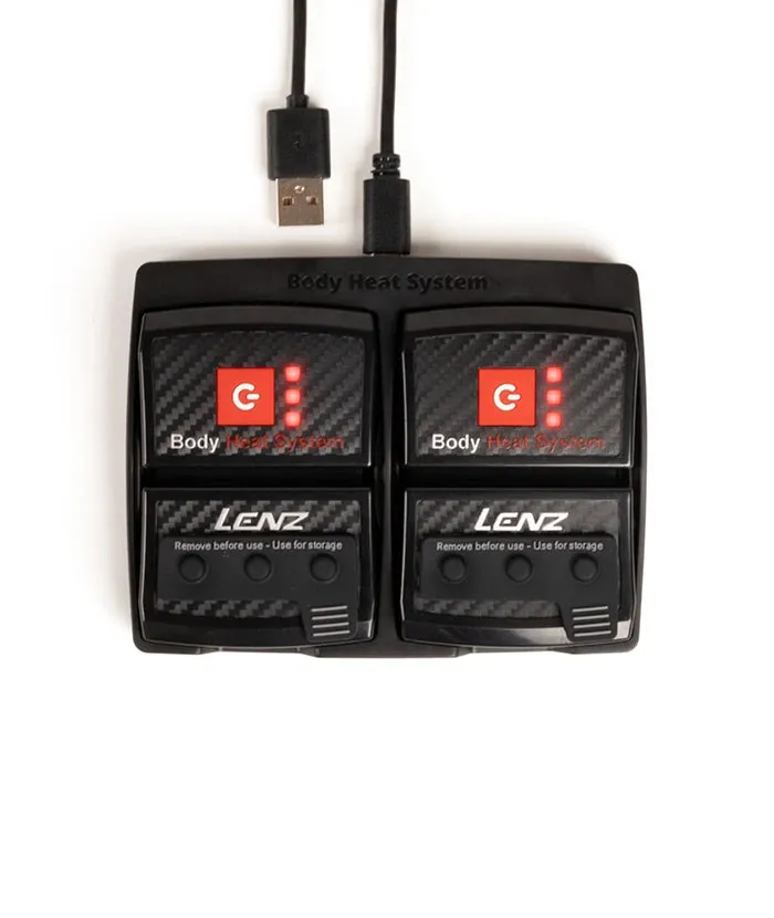 Ladegerät für Lenz Lithium Pack rcB 2000 mit zwei Ladebuchten und USB-Kabeln.