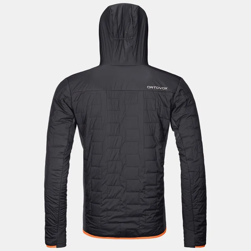 Rückansicht der schwarzen Swisswool Piz Badus Herren Jacke mit Kapuze und gestepptem Design. Orange Akzente am unteren Saum.