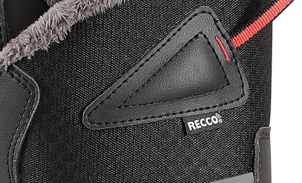 Noir Dahu Ecorce 01X Détail de la chaussure de ski noire Dahu Ecorce 01X avec le logo RECCO et une couture rouge accentuée.