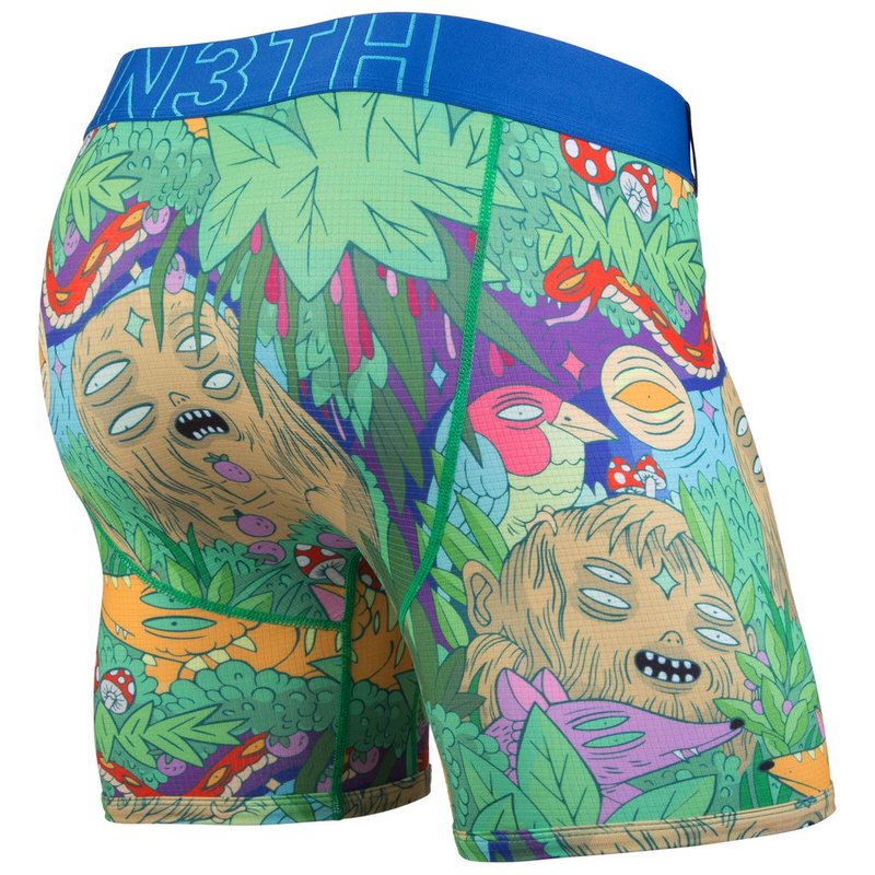 Entourage Boxer Brief mit Dschungelmotiv. Bunte Illustrationen von Cartoonfiguren, Pflanzen und Tieren auf der gesamten Hose.