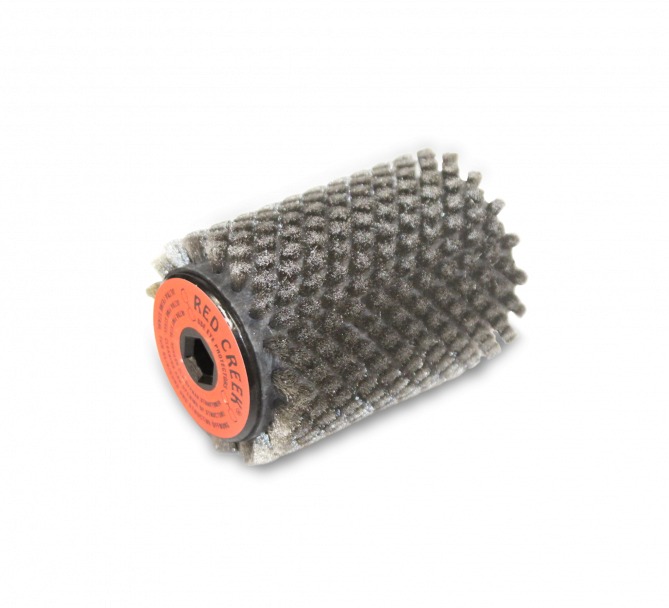 Brosse Racing blanche en nylon de 100 mm avec inscription rouge, vue détaillée.
