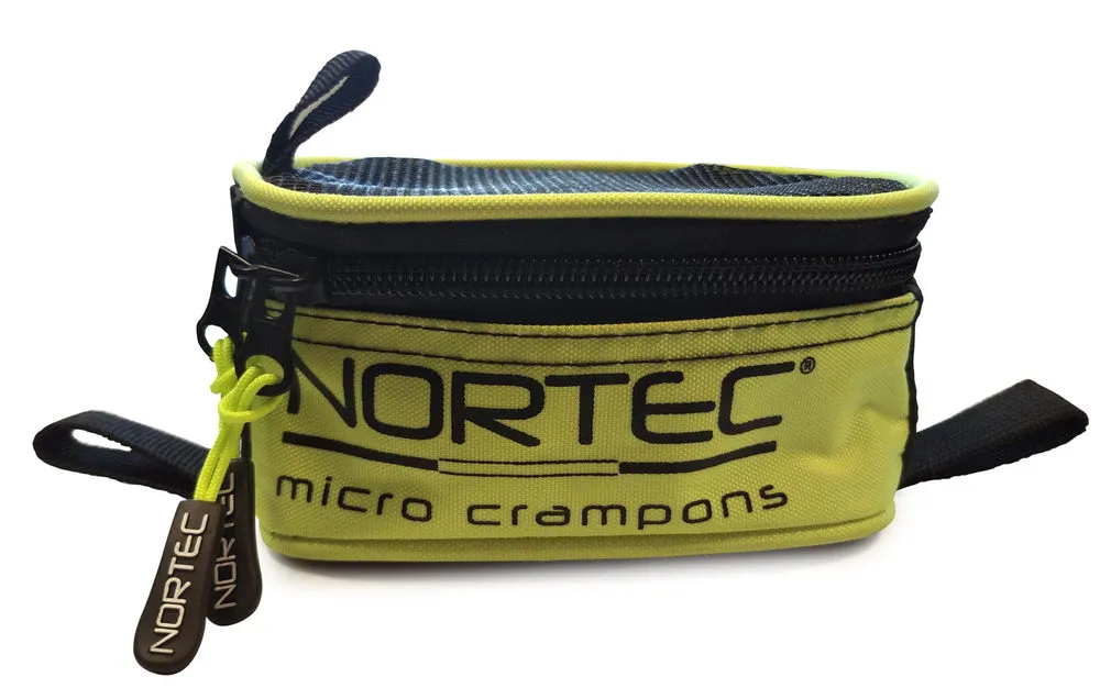 Sacca gialla per artiglio da scarpa Fast con cerniera, scritta nera "Nortec micro crampons" e coulisse.