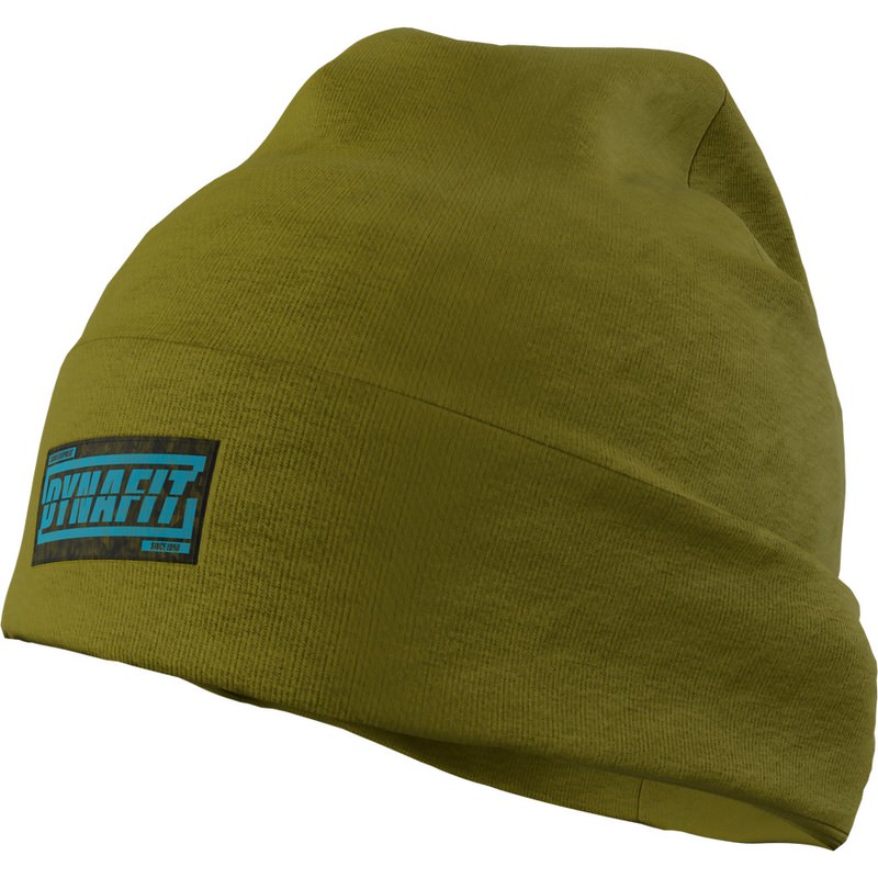Olivegrüne Dynafit Fold-Up Army Mütze mit blauem Logo-Patch. Die Mütze hat eine Krempe und ist doppellagig.