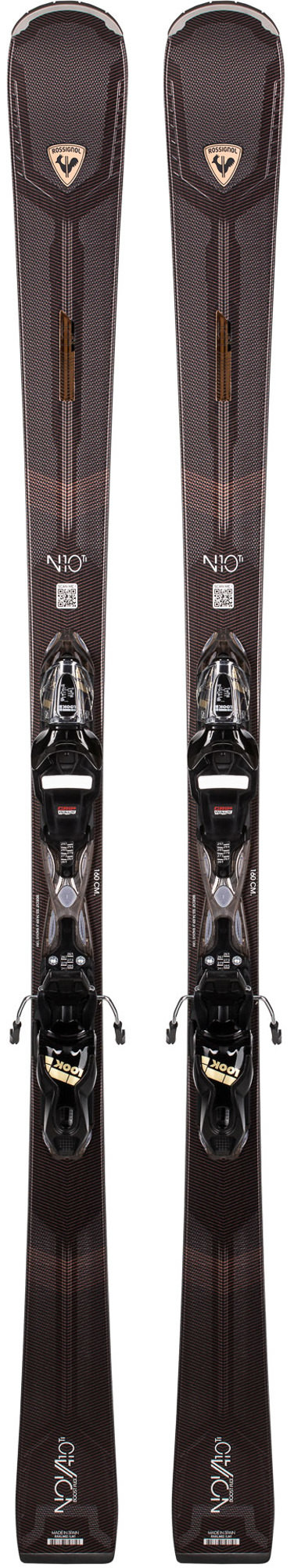 Rossignol Nova 10 TI Ski: Zwei Ski mit Bindung von oben, braun-schwarzes Fischgrätenmuster.