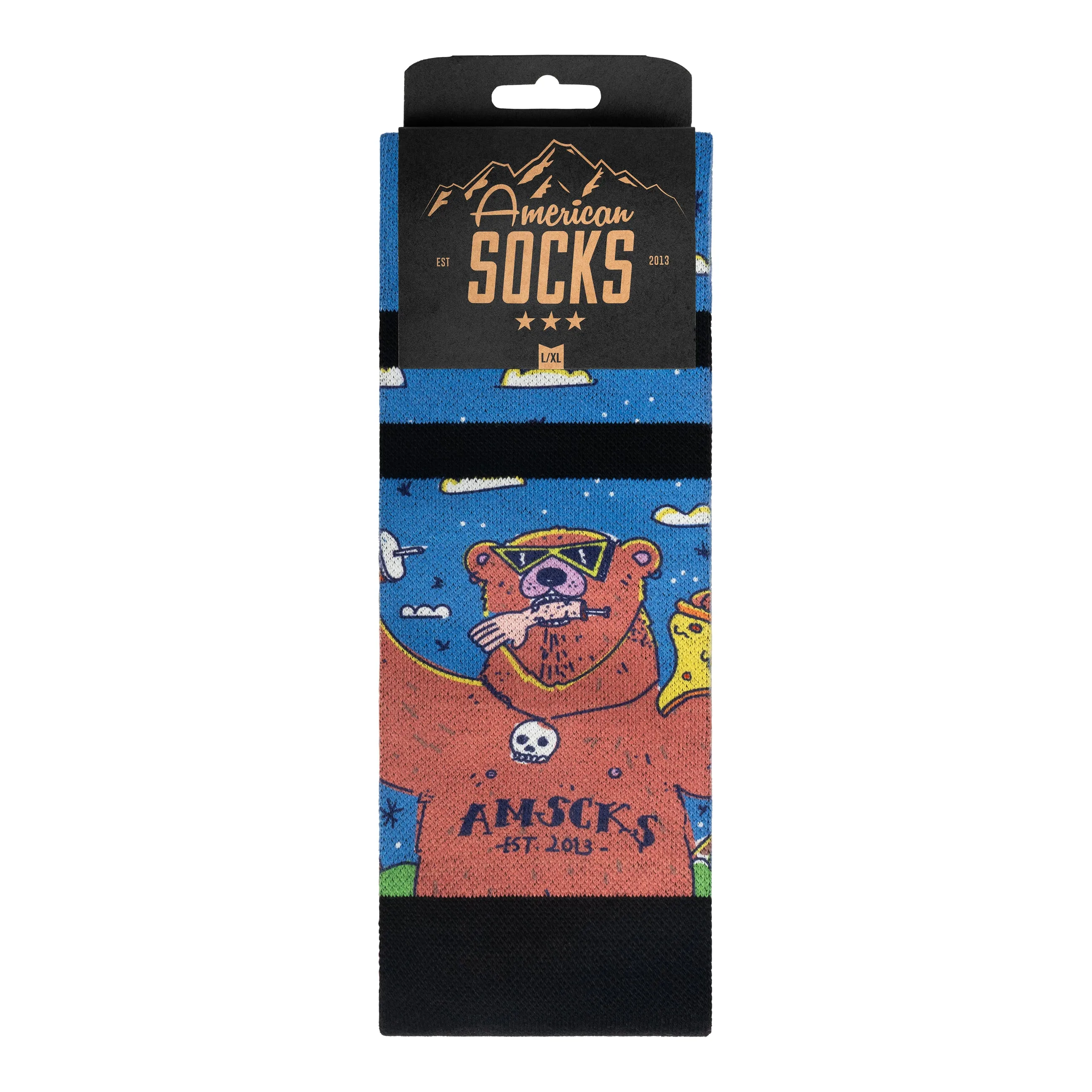 Calzini da neve avvolti e alti fino al ginocchio con motivo di un orso che mangia la pizza, nuvole, stelle e la scritta "American Socks".