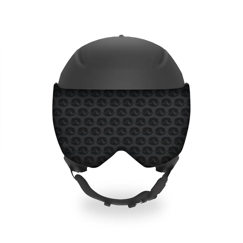 Frontansicht eines schwarzen Helms mit Visor-Schutz, gemustert mit stilisiertem Logo.